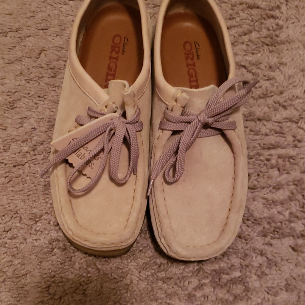 Shoes - Picture 2 of 4